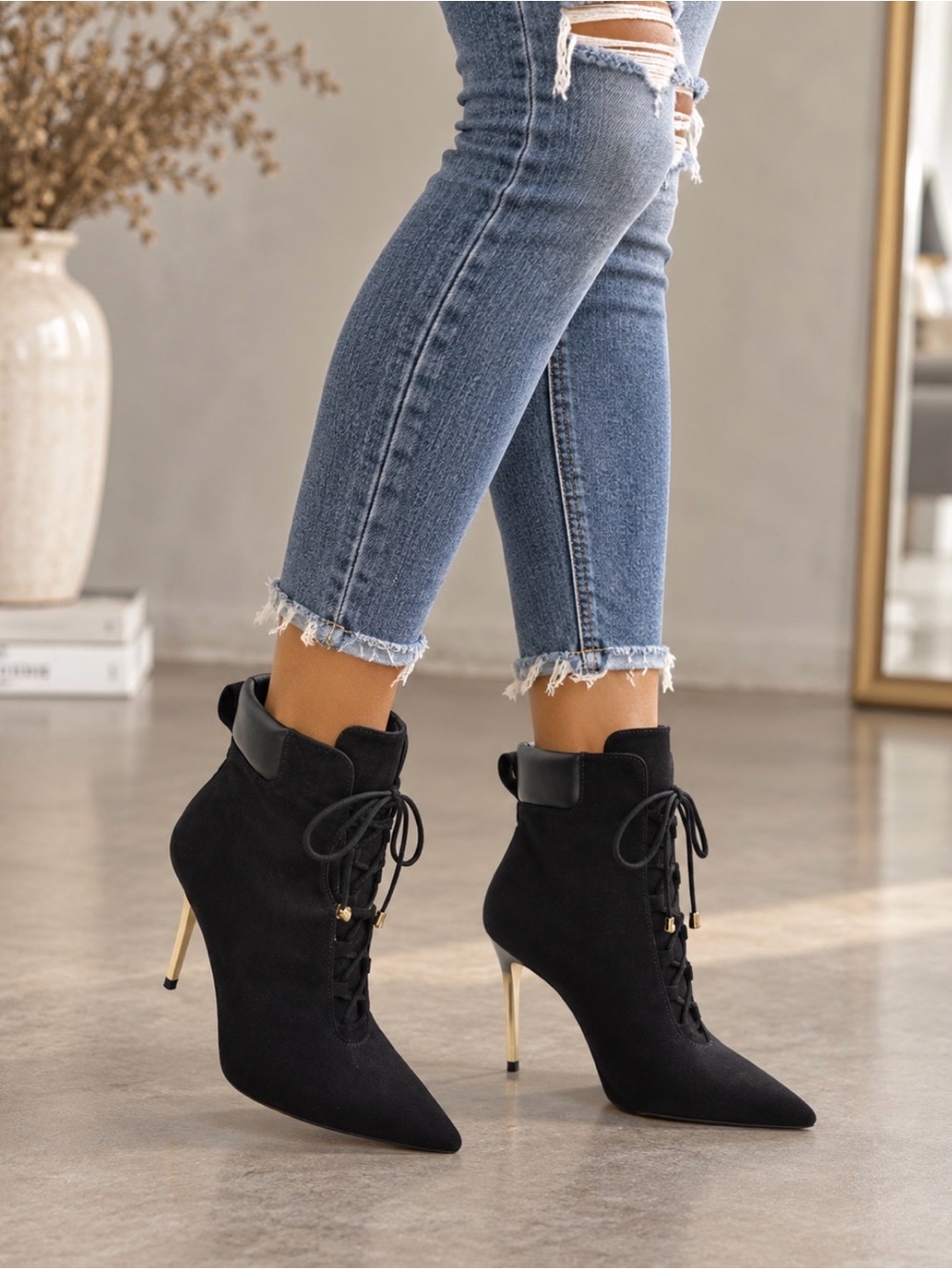 NWT Good American Women’s Scandal Lace Up Stiletto Suede Bootie